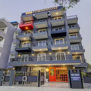 Townhouse Golf Course Road Hotel